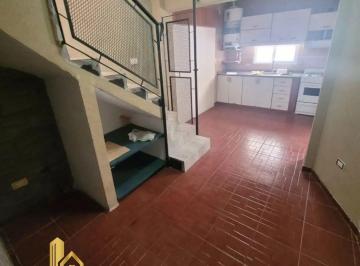 PH · 80m² · 3 Ambientes · 2 Cocheras · Venta PH Al Frente Quilmes 2 Dorm. Garage