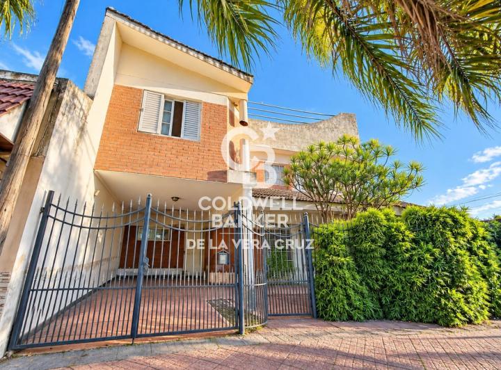Casa · 216m² · 3 Dormitorios · 1 Cochera
