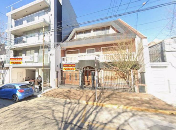 Casa · 395m² · 5 Ambientes · 2 Cocheras