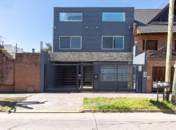 Casa · 331m² · 5 Ambientes · 1 Cochera · Venta Casa 5 Amb en Ramos Mejia - Permuta