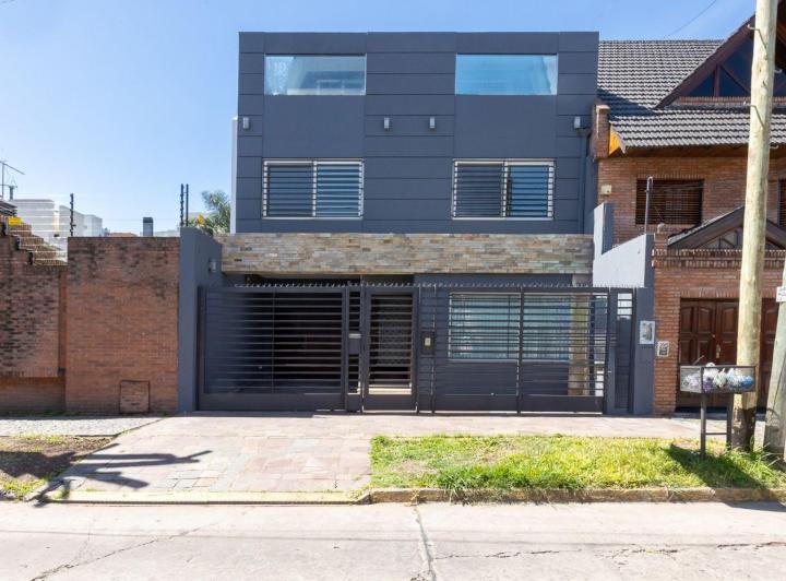Casa · 331m² · 5 Ambientes · 1 Cochera