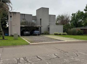 Casa en Venta de 7 ambientes Barrio Jockey Club · Residencia Premium en Country Jockey