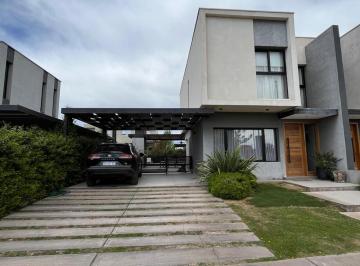 Departamento · 195m² · 6 Ambientes · 1 Cochera · Venta Duplex Lujan de Cuyo