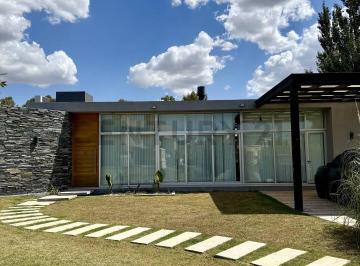 Casa · 200m² · 4 Ambientes · 2 Cocheras · Venta de Casa en Lagos de San Eliseo