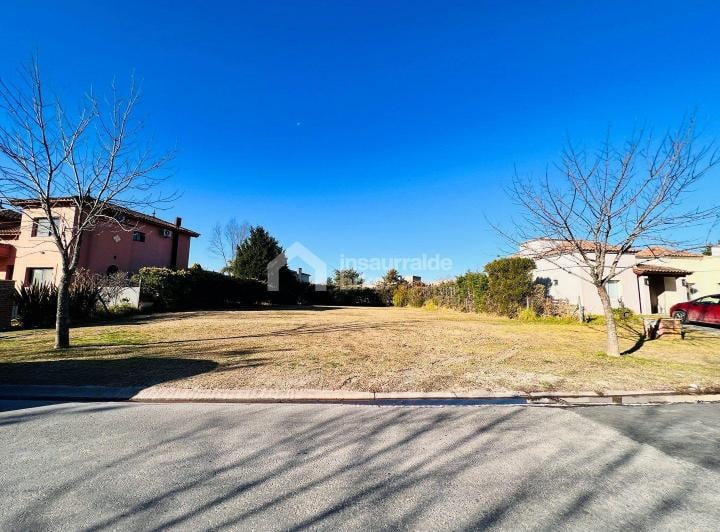 Terreno · 829m²