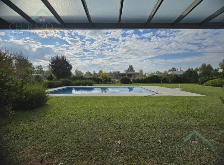 Casa · 290m² · 3 Dormitorios · 1 Cochera