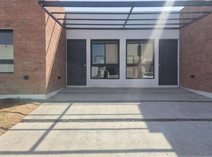 Casa · 68m² · 4 Ambientes · 1 Cochera