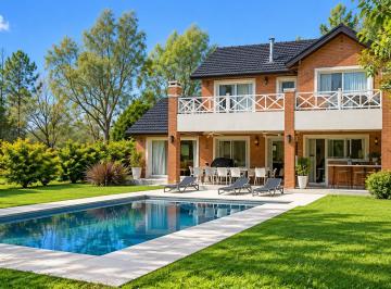 Casa · 290m² · 4 Ambientes · 3 Cocheras · Venta Casa 4 Ambientes Los Cárdelas Country Pileta Parilla