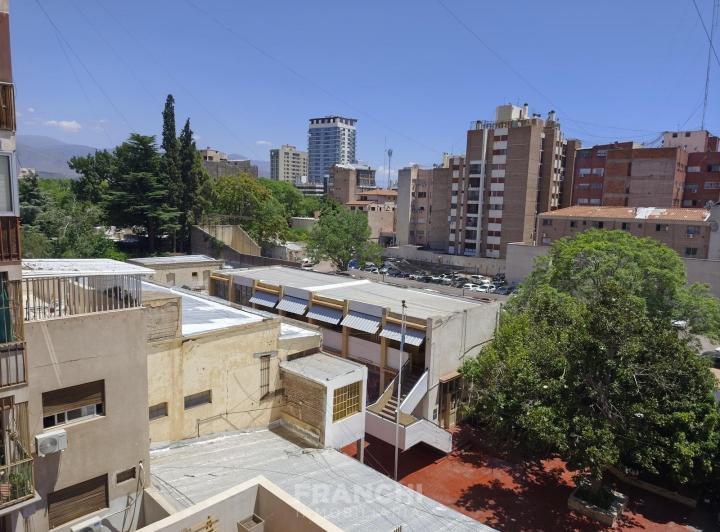 Departamento · 214m² · 9 Ambientes · 3 Cocheras