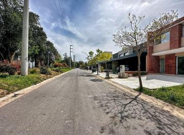 Calles del barrio · Lote en Venta 360 m² Apto Dúplex en Barrio Cerrado La Luisita, Zona Sur