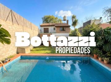 Casa · 172m² · 4 Ambientes · Excelente Casa 4 Ambientes con Parque y Piscina - Excelente Ubicación