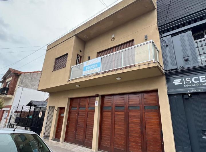 PH · 251m² · 4 Ambientes · 2 Cocheras