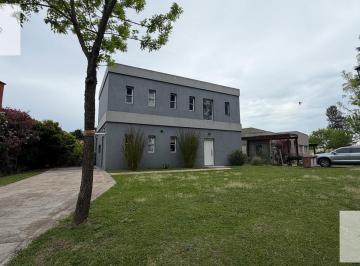 Casa · 132m² · 5 Ambientes · 4 Cocheras · Casa de 5 Ambientes Para La Venta en Pilar del Este San Eduardo Pilar