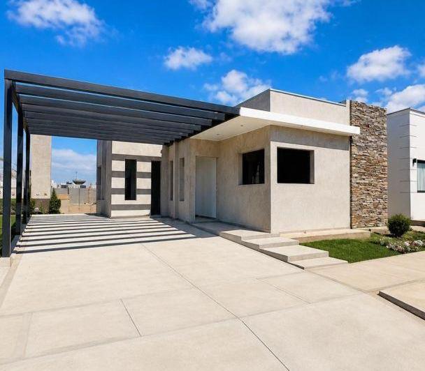 Casa · 140m² · 5 Ambientes · 2 Cocheras