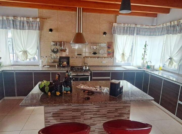 Casa · 168m² · 6 Ambientes · 2 Cocheras