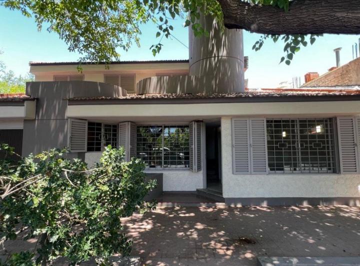 Casa · 149m² · 6 Ambientes · 1 Cochera