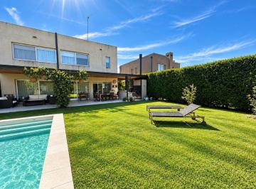 Casa · 295m² · 5 Ambientes · 3 Cocheras · Casa en Alquiler Temporal en Tipas, Nordelta