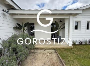 Casa · 161m² · 5 Ambientes · Casa en Venta - Costa Esmeralda