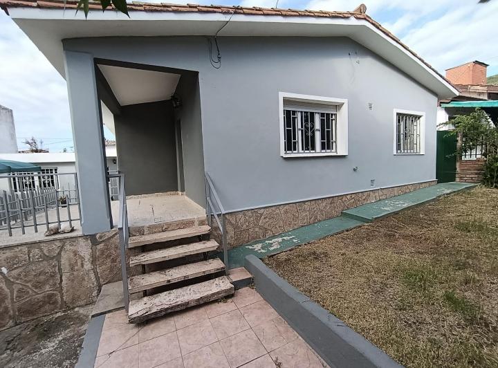 Casa · 180m² · 3 Dormitorios · 2 Cocheras