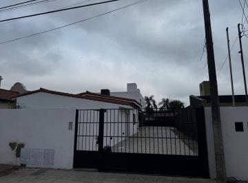 Casa de 6 ambientes, Córdoba · Dúplex a Estrenar en Cerro de Las Rosas, 2 Dorm., Patio y Doble Cochera