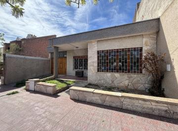 Casa · 154m² · 3 Ambientes · 1 Cochera · Casa en Venta Calle Pueyrredon 138