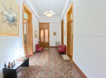 Departamento · 220m² · 5 Ambientes · Venta Semipiso Señorial de 230 m² con Balcón, Techos Altos y Gran Potencial