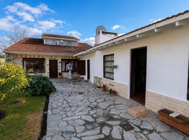 Casa · 170m² · 4 Ambientes · 2 Cocheras