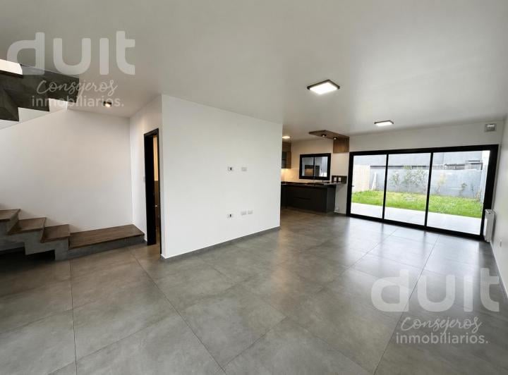 Casa · 162m² · 5 Ambientes · 2 Cocheras