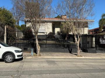 Casa de 5 ambientes, Villa Carlos Paz · Venta: Casa - 3 Dorm. - Patio y Cochera - Centro - Carlos Paz