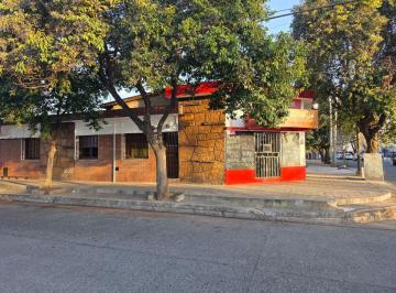 Casa de 6 ambientes, Córdoba · Venta Importante Esquina Casa y Local Comercial Barrio Ameguino Sur