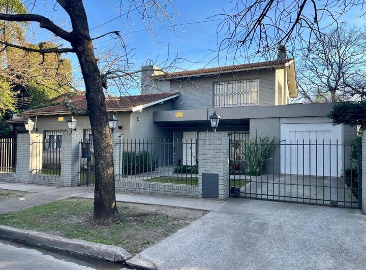 Casa · 342m² · 4 Ambientes · 3 Cocheras
