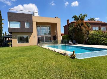 Casa · 270m² · 6 Ambientes · 2 Cocheras · Casa en Alquiler Al Agua en Las Glorietas, Nordelta, Tigre
