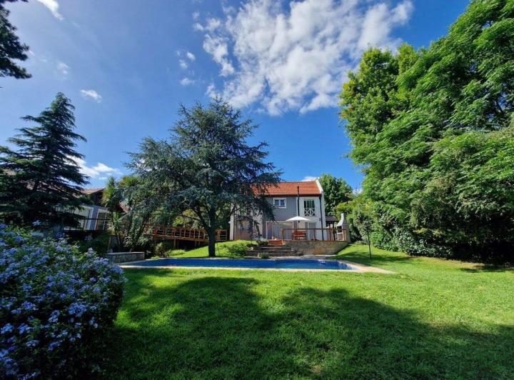 Casa · 300m² · 4 Ambientes
