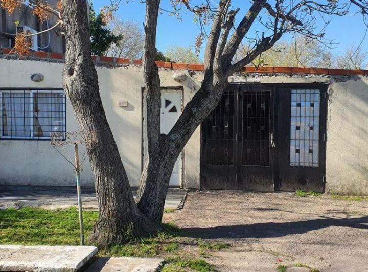 Casa · 81m² · 3 Ambientes · 2 Cocheras