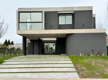 Casa de 5 ambientes, Pilar · Lindísima Casa Moderna a Estrenar. con Acceso Próximo a Panamericana.