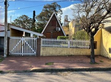 Casa · 82m² · 2 Ambientes · 1 Cochera · Venta Casa con Patio Monte Hermoso