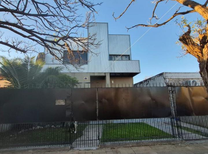 Casa · 146m² · 5 Ambientes · 2 Cocheras