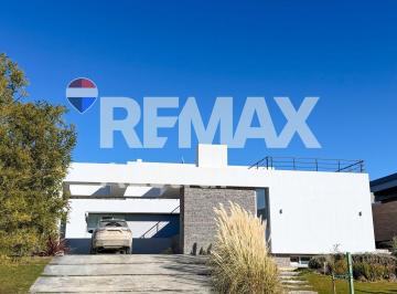 Casa · 337m² · 5 Ambientes · Casa 3 Dorm. en Barrio La Herradura