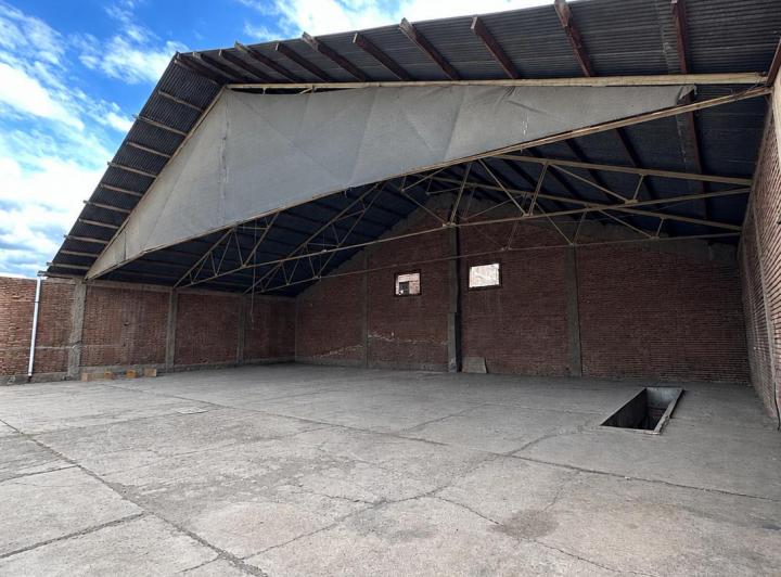 Bodega-Galpón · 350m² · 5 Ambientes