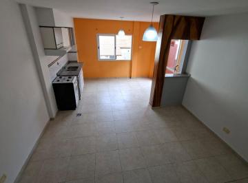 Departamento de 2 ambientes, Parque Patricios · Amplio Duplex, 2 Ambientes en Parque Patricios, 1° Piso por Escalera.