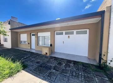 Casa · 200m² · 3 Dormitorios · 1 Cochera · Casa en Venta en Los Toldos