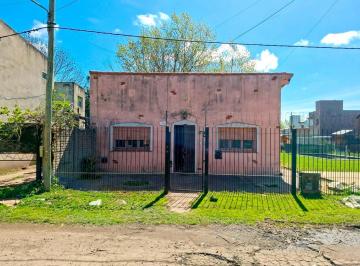 Casa · 80m² · 4 Ambientes · Casa en Venta en Villa Castells de 2 Dorm.