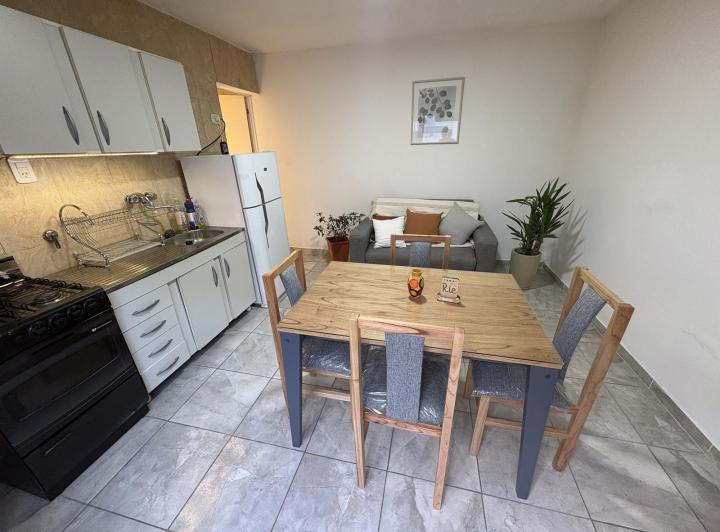 Casa · 75m² · 8 Ambientes · 1 Cochera