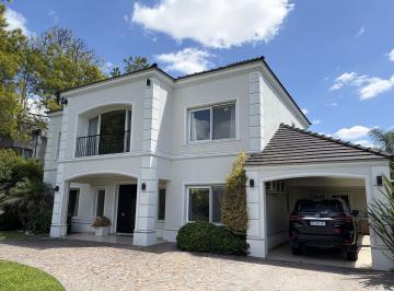 Casa · 254m² · 5 Ambientes · La Lomada 9680