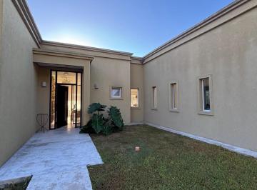 Casa · 182m² · 5 Ambientes · Lindisima Casa Moderna en Una Planta en La Escondida de Pilar