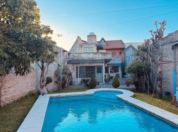 Casa · 244m² · 4 Ambientes · 1 Cochera · Venta Casa 4 Ambientes Avellaneda Piscina Parrilla