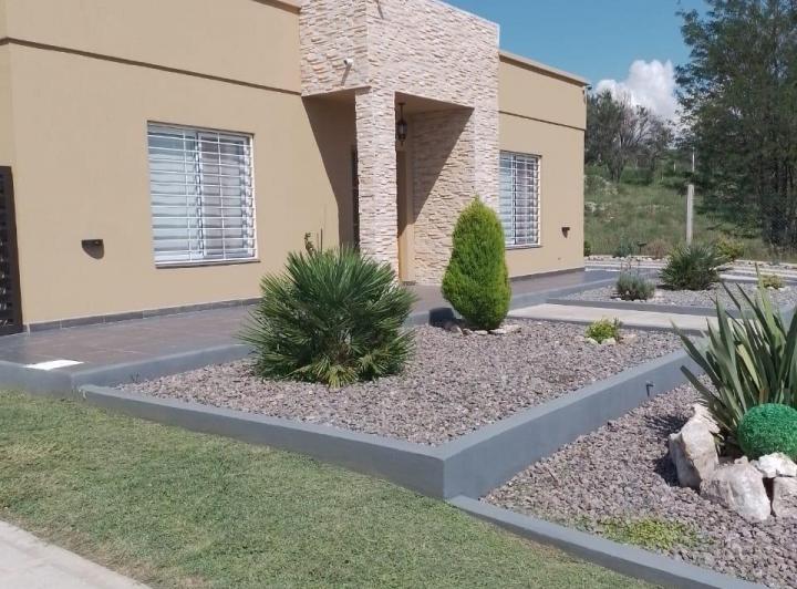 Casa · 140m² · 2 Dormitorios · 2 Cocheras