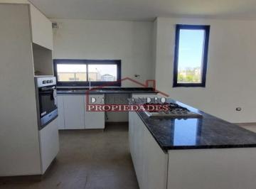 Casa de 6 ambientes, Pilar · Casa Barrio Santa Lucia, 4 Dorm., 2 en Suitte