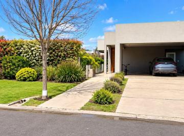 Casa · 150m² · 3 Ambientes · 1 Cochera · Venta Casa Barrio Alma Verde - 2 Dormis - San Nicolas