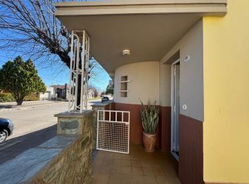 Casa · 124m² · 5 Ambientes · 1 Cochera · Casa en San Jerónimo Norte